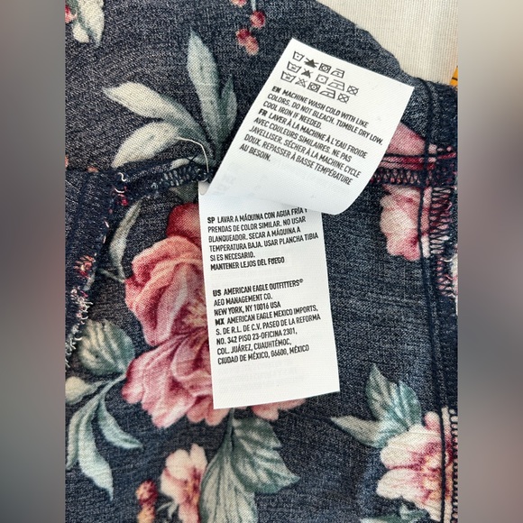 American Eagle navy blue floral romper. - Picture 12 of 12